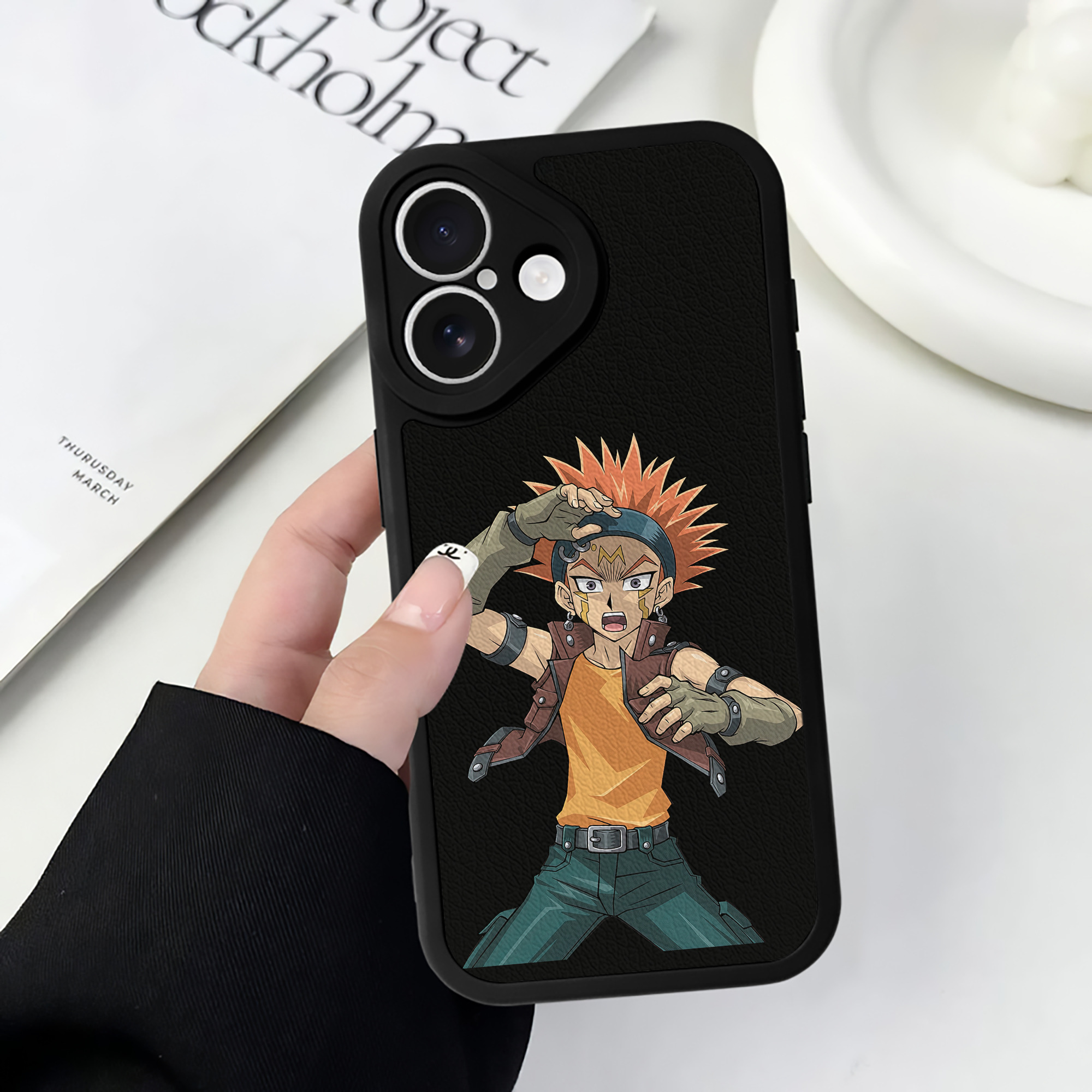 （画像用） 遊☆戯☆王 Yu-Gi-Oh! 【iPhone 16シリーズ対応】シリコンスマホケース（レザー調） 材質：シリコン